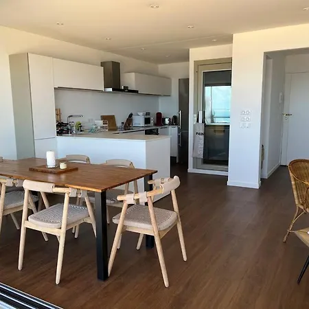 Première Ligne Accès Privé Et Direct à La Vue